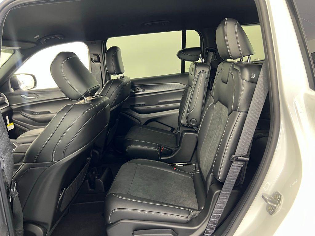 new 2025 Jeep Grand Cherokee L car, priced at $39,153