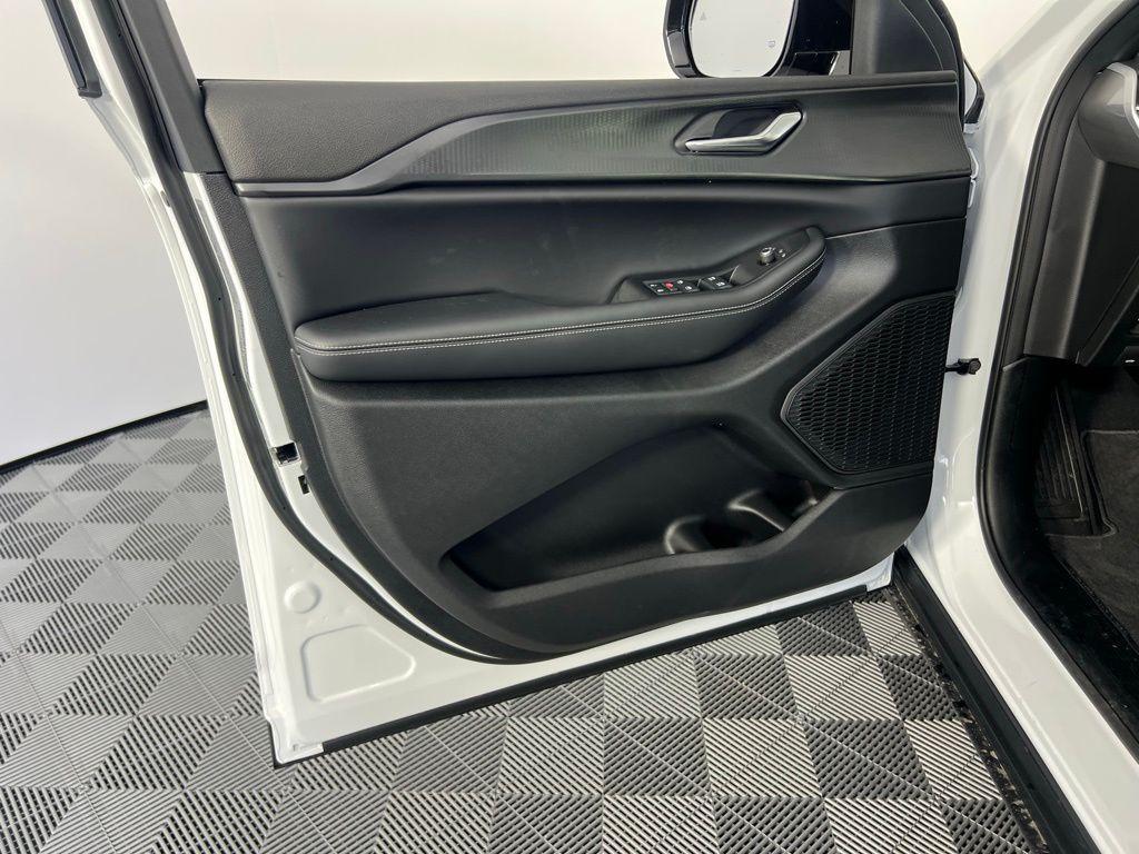 new 2025 Jeep Grand Cherokee L car, priced at $39,153