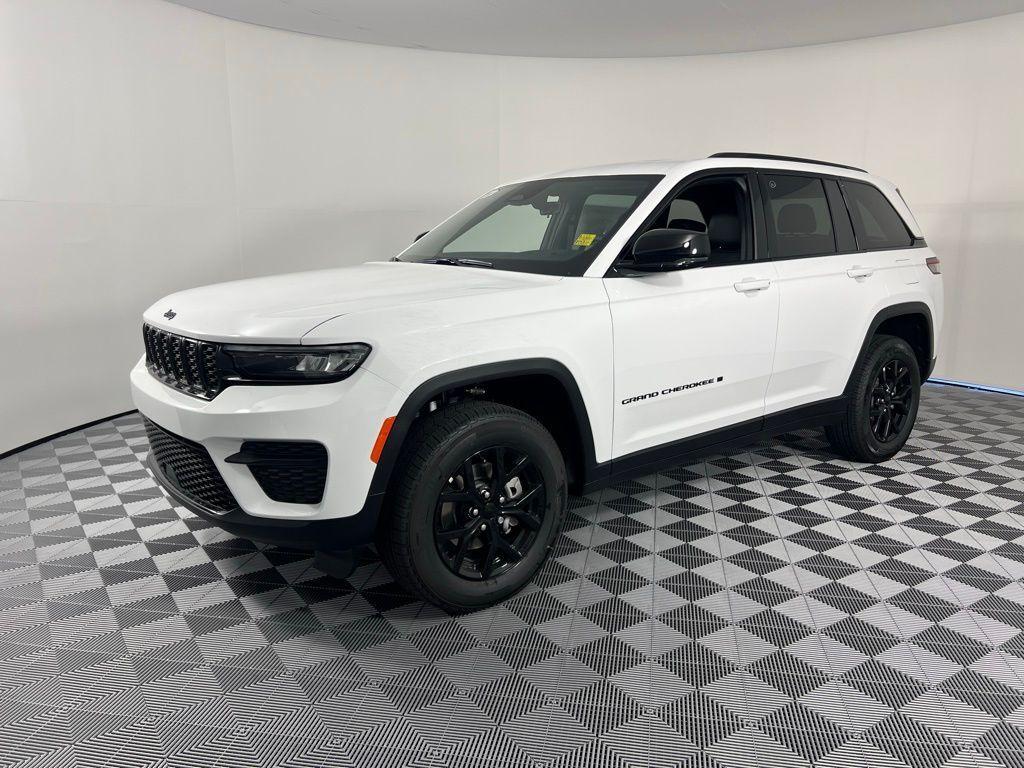 new 2025 Jeep Grand Cherokee car, priced at $35,135