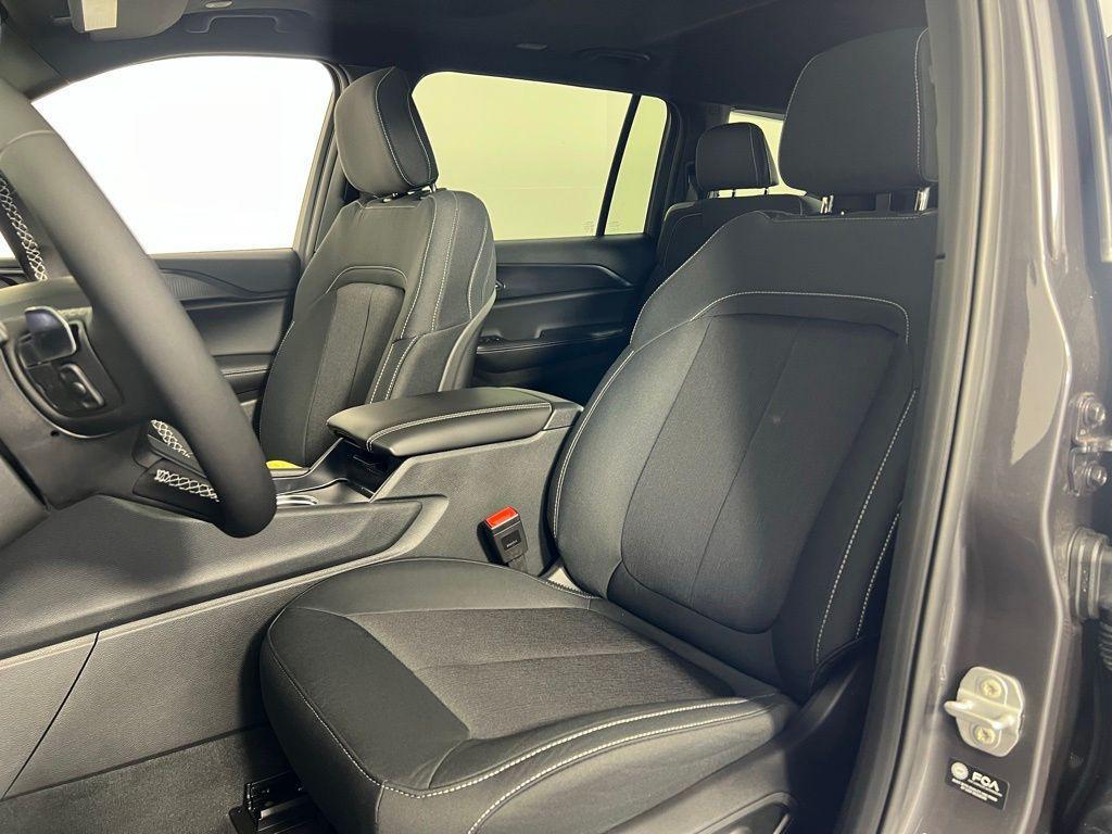 new 2025 Jeep Grand Cherokee L car, priced at $31,348