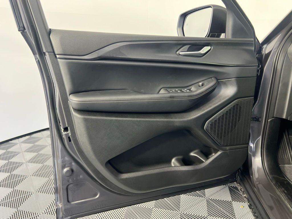 new 2025 Jeep Grand Cherokee L car, priced at $31,348