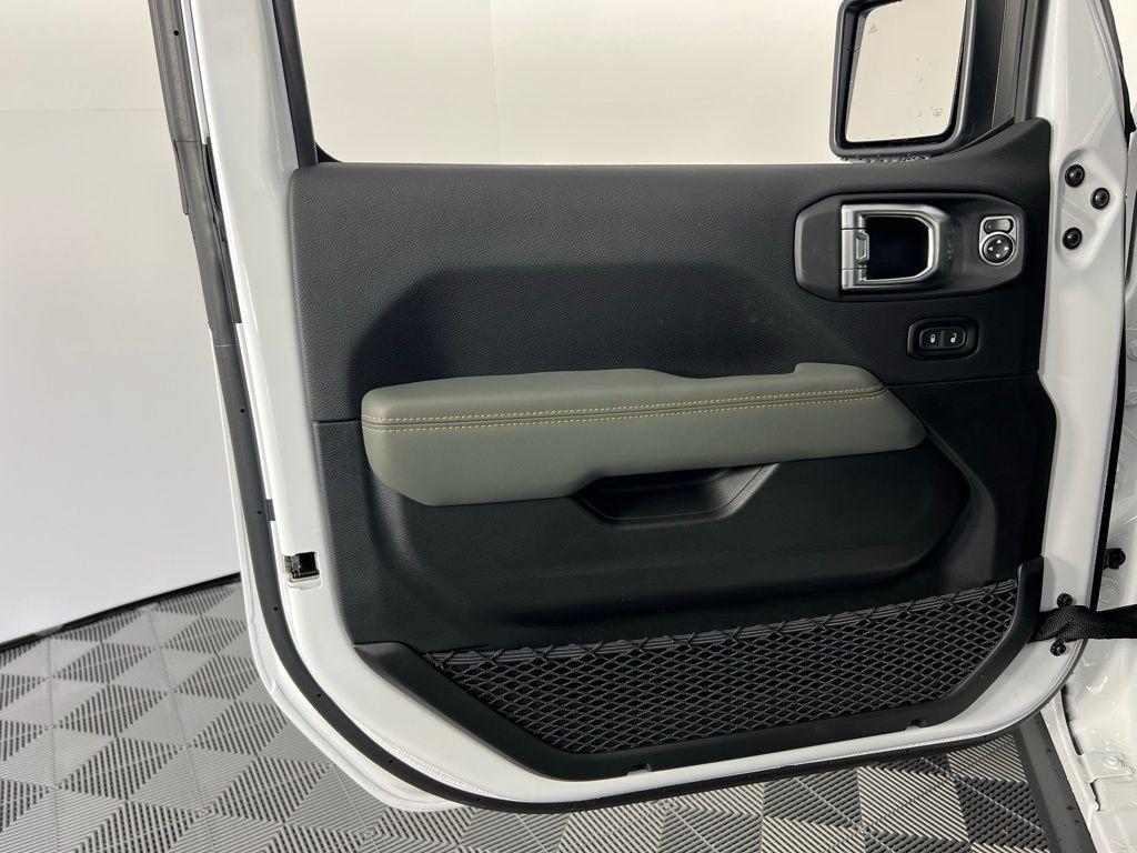 new 2025 Jeep Gladiator car, priced at $53,345