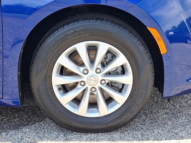 used 2019 Chrysler Pacifica car, priced at $13,550
