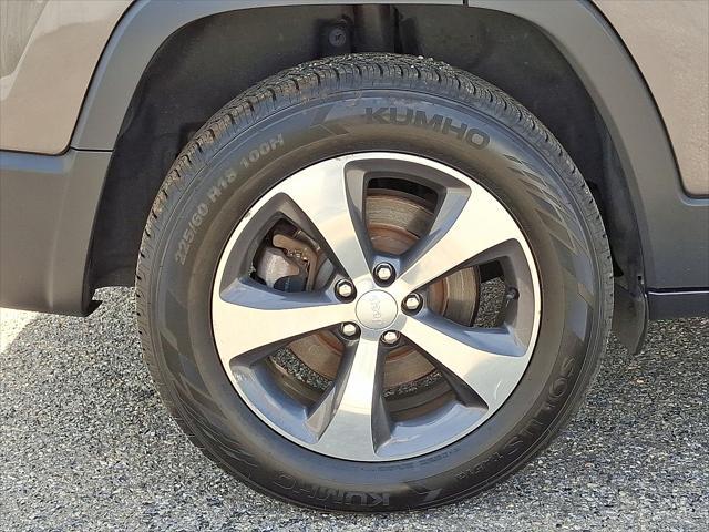 used 2019 Jeep Cherokee car, priced at $17,995