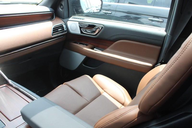 new 2023 Lincoln Navigator car, priced at $82,368