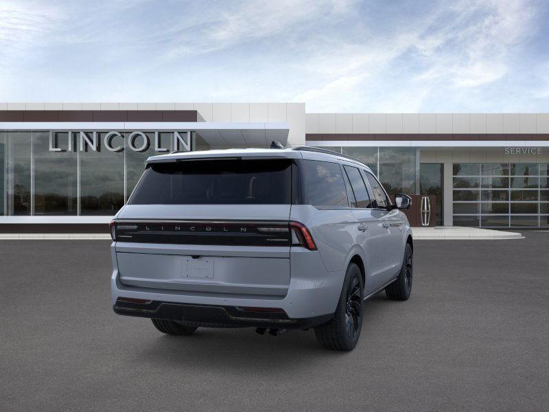 new 2025 Lincoln Navigator car, priced at $109,305