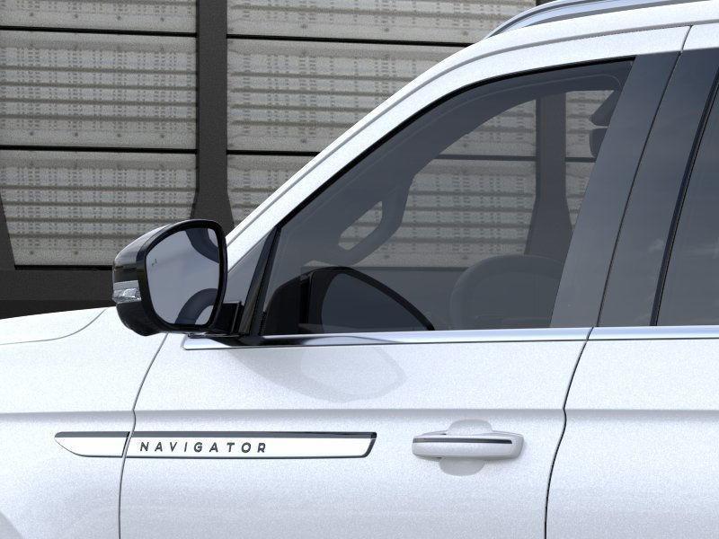new 2025 Lincoln Navigator car, priced at $103,185
