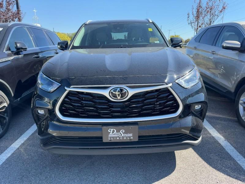used 2022 Toyota Highlander car, priced at $31,995