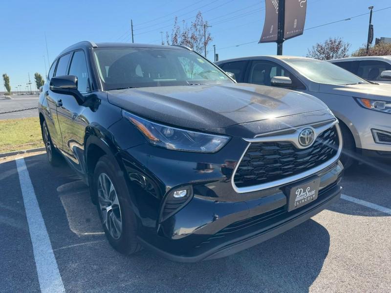 used 2022 Toyota Highlander car, priced at $31,995
