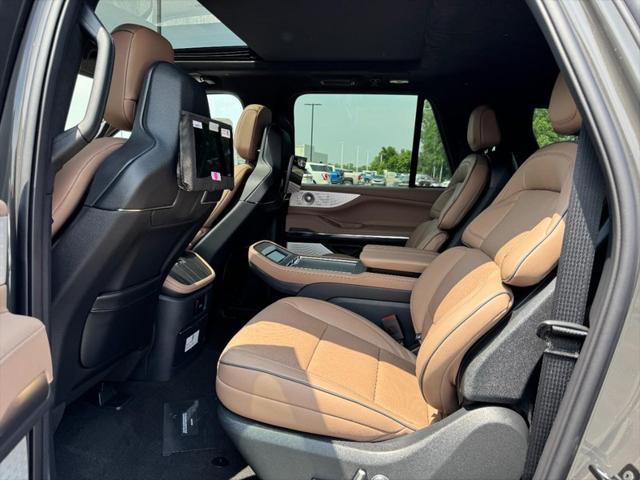 new 2025 Lincoln Navigator car, priced at $123,730