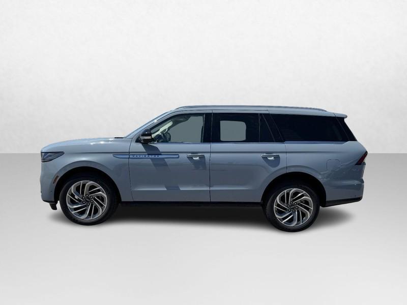 new 2025 Lincoln Navigator car, priced at $102,985