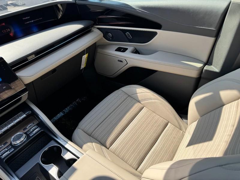 new 2025 Lincoln Nautilus car, priced at $65,355