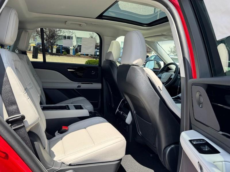 new 2025 Lincoln Aviator car, priced at $75,645