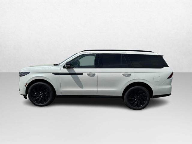 new 2025 Lincoln Navigator car, priced at $105,985