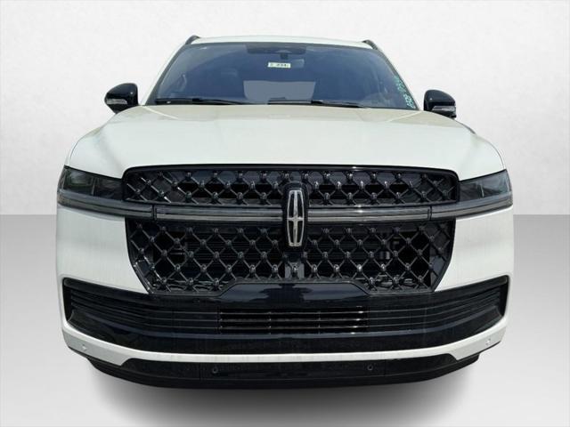new 2025 Lincoln Navigator car, priced at $105,985
