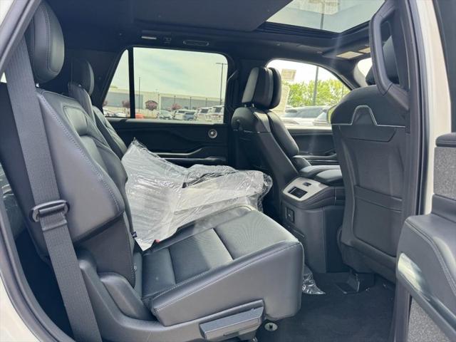 new 2025 Lincoln Navigator car, priced at $105,985