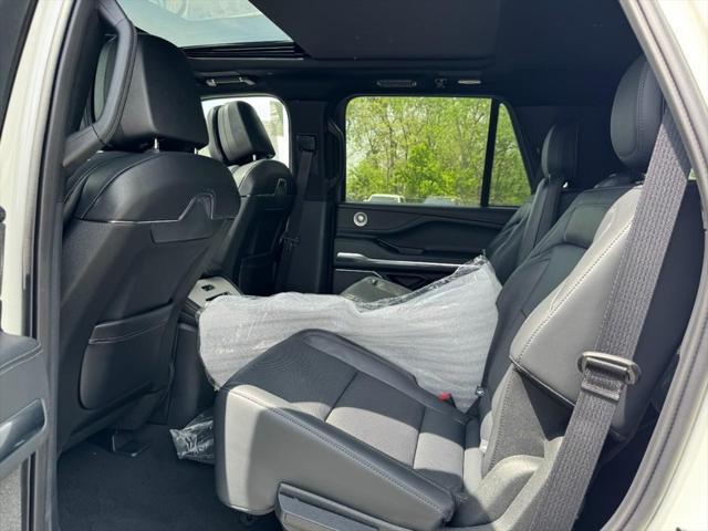 new 2025 Lincoln Navigator car, priced at $105,985