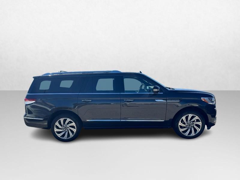 used 2023 Lincoln Navigator car, priced at $60,000