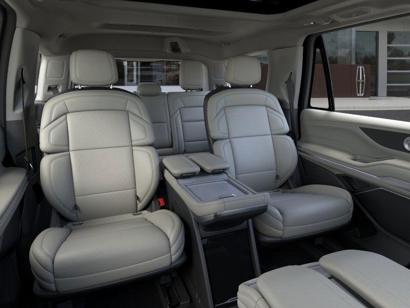 new 2025 Lincoln Navigator car, priced at $106,685