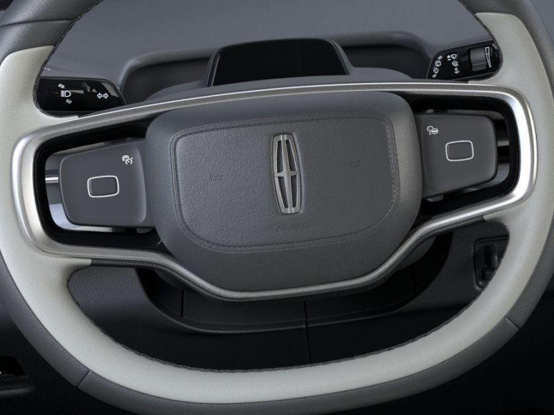 new 2025 Lincoln Navigator car, priced at $106,685