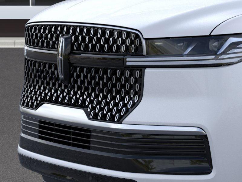 new 2025 Lincoln Navigator car, priced at $106,685