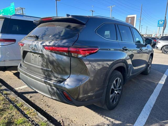 used 2020 Toyota Highlander car, priced at $30,088