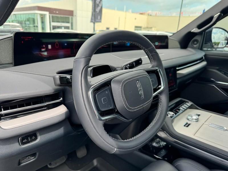 used 2025 Lincoln Navigator car, priced at $105,117