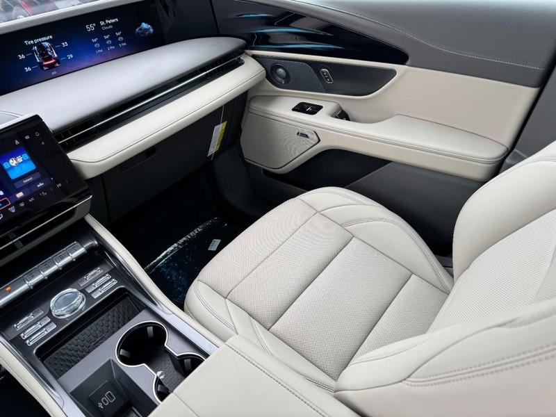 new 2025 Lincoln Nautilus car, priced at $62,544