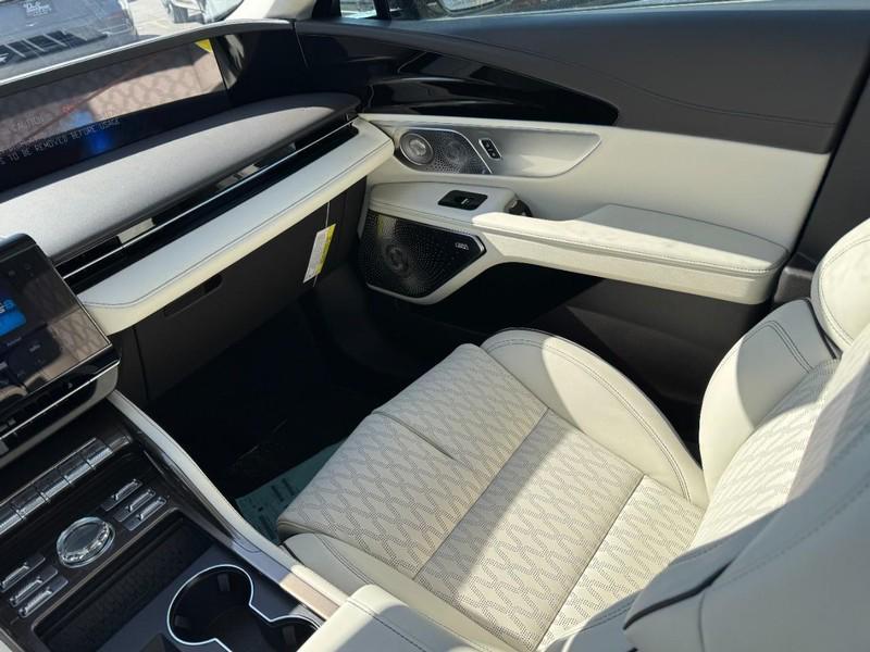 new 2025 Lincoln Nautilus car, priced at $77,395