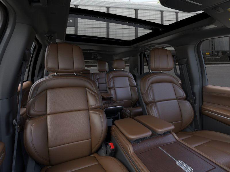 new 2025 Lincoln Navigator car, priced at $106,685