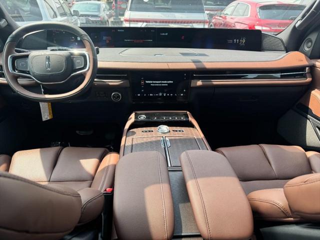new 2025 Lincoln Navigator car, priced at $109,295