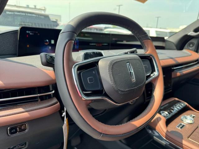 new 2025 Lincoln Navigator car, priced at $109,295