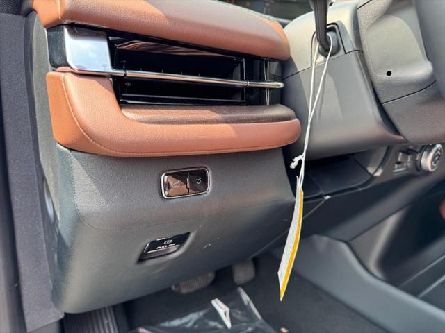 new 2025 Lincoln Navigator car, priced at $109,295