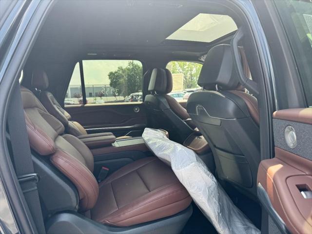 new 2025 Lincoln Navigator car, priced at $109,295