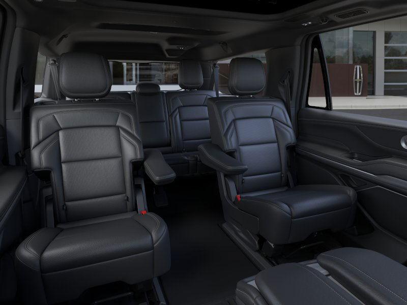 new 2025 Lincoln Navigator car, priced at $109,675