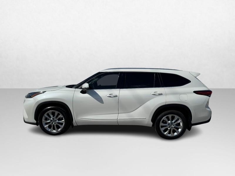used 2021 Toyota Highlander car, priced at $29,995