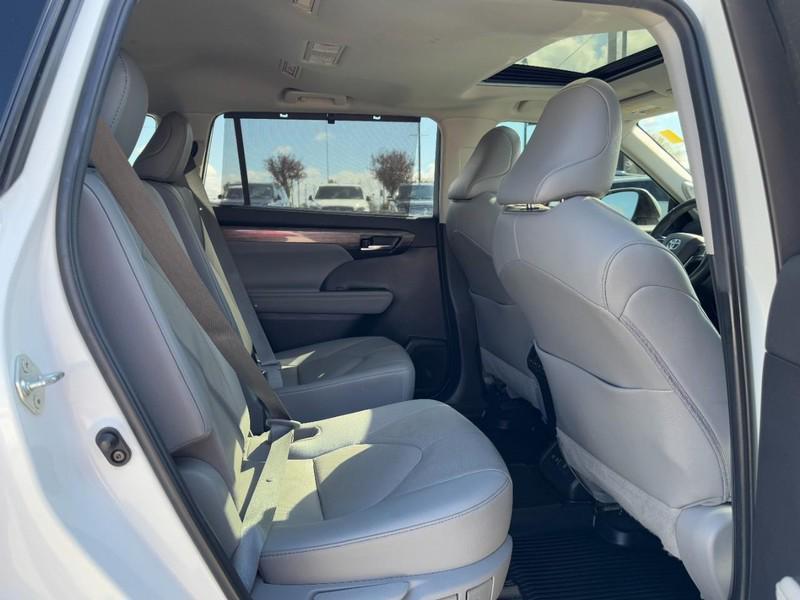 used 2021 Toyota Highlander car, priced at $29,995