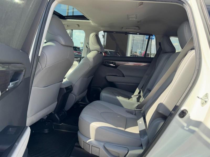 used 2021 Toyota Highlander car, priced at $29,995