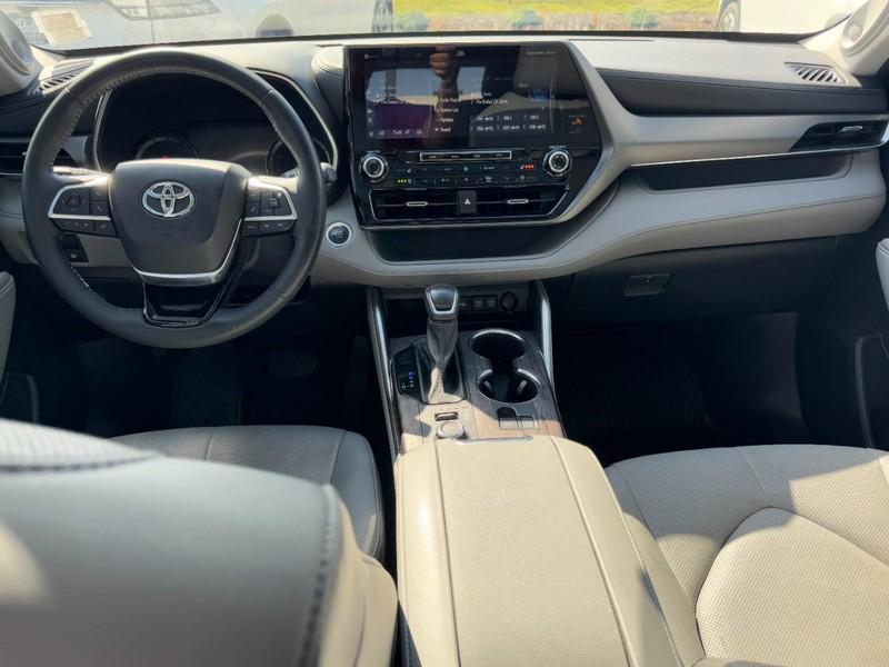 used 2021 Toyota Highlander car, priced at $29,995