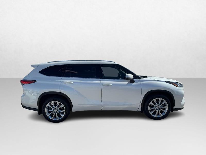 used 2021 Toyota Highlander car, priced at $29,995