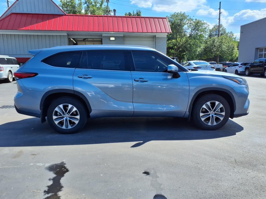 used 2022 Toyota Highlander car, priced at $39,495