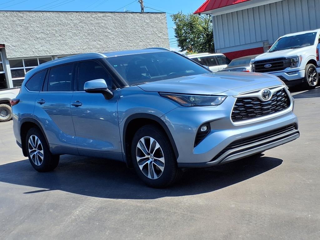 used 2022 Toyota Highlander car, priced at $39,495