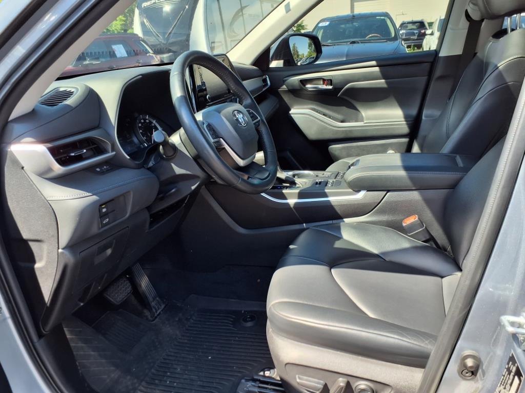 used 2022 Toyota Highlander car, priced at $39,495
