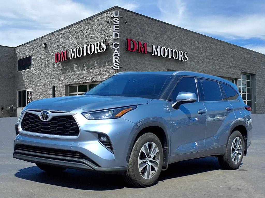 used 2022 Toyota Highlander car, priced at $39,495