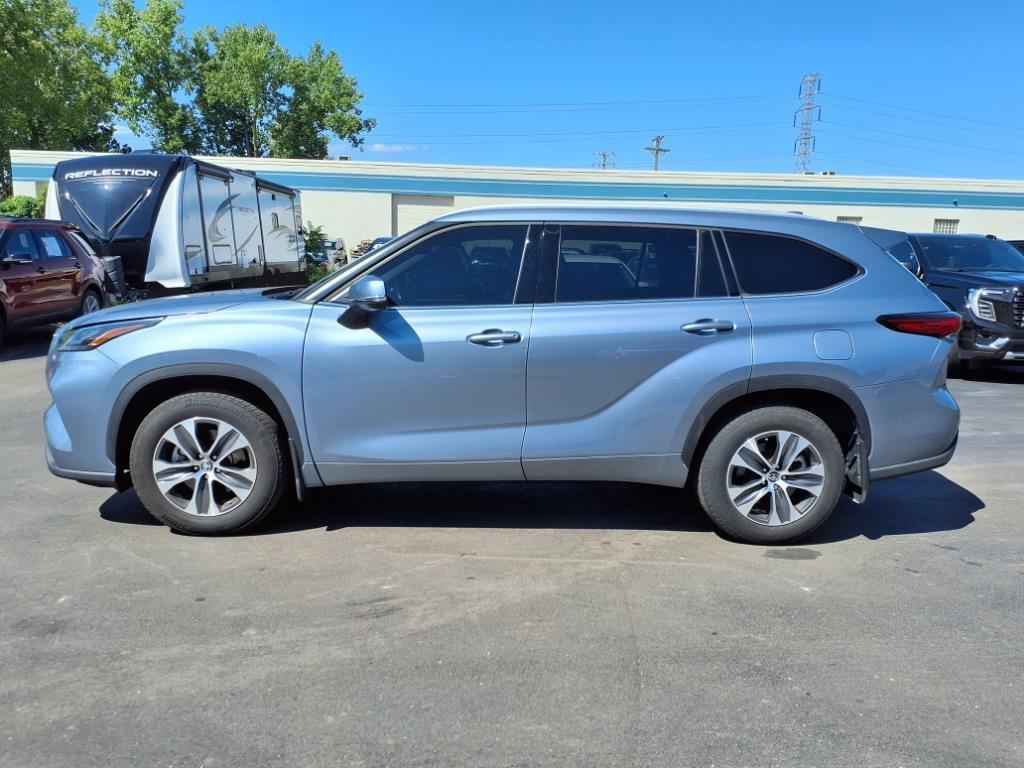 used 2022 Toyota Highlander car, priced at $39,495