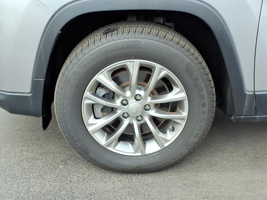used 2019 Jeep Cherokee car, priced at $13,995