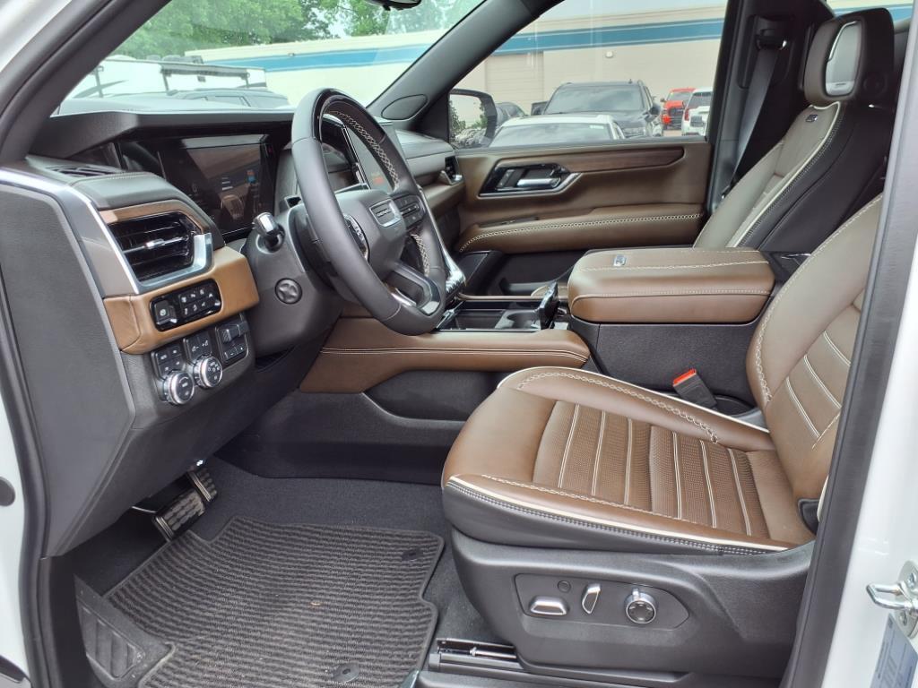 used 2025 GMC Yukon car, priced at $107,995