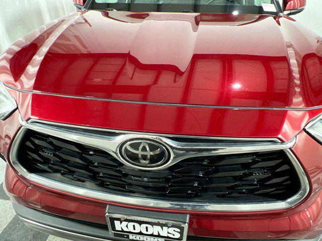 used 2021 Toyota Highlander car, priced at $36,000