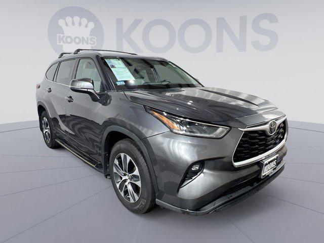 used 2021 Toyota Highlander car, priced at $33,000