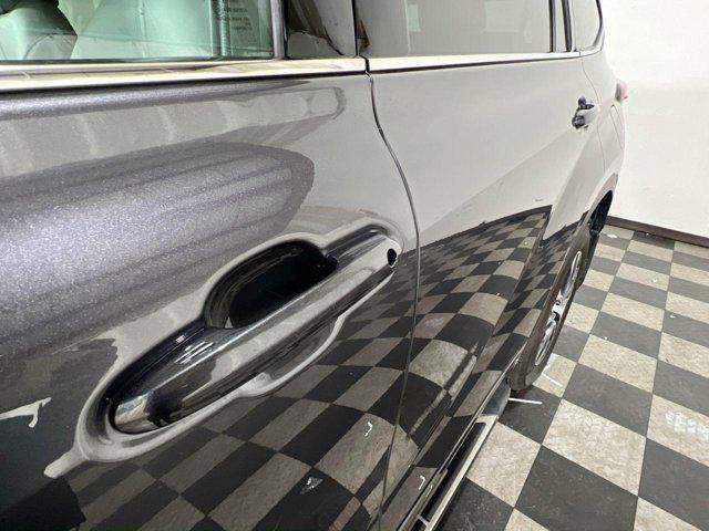 used 2021 Toyota Highlander car, priced at $33,000